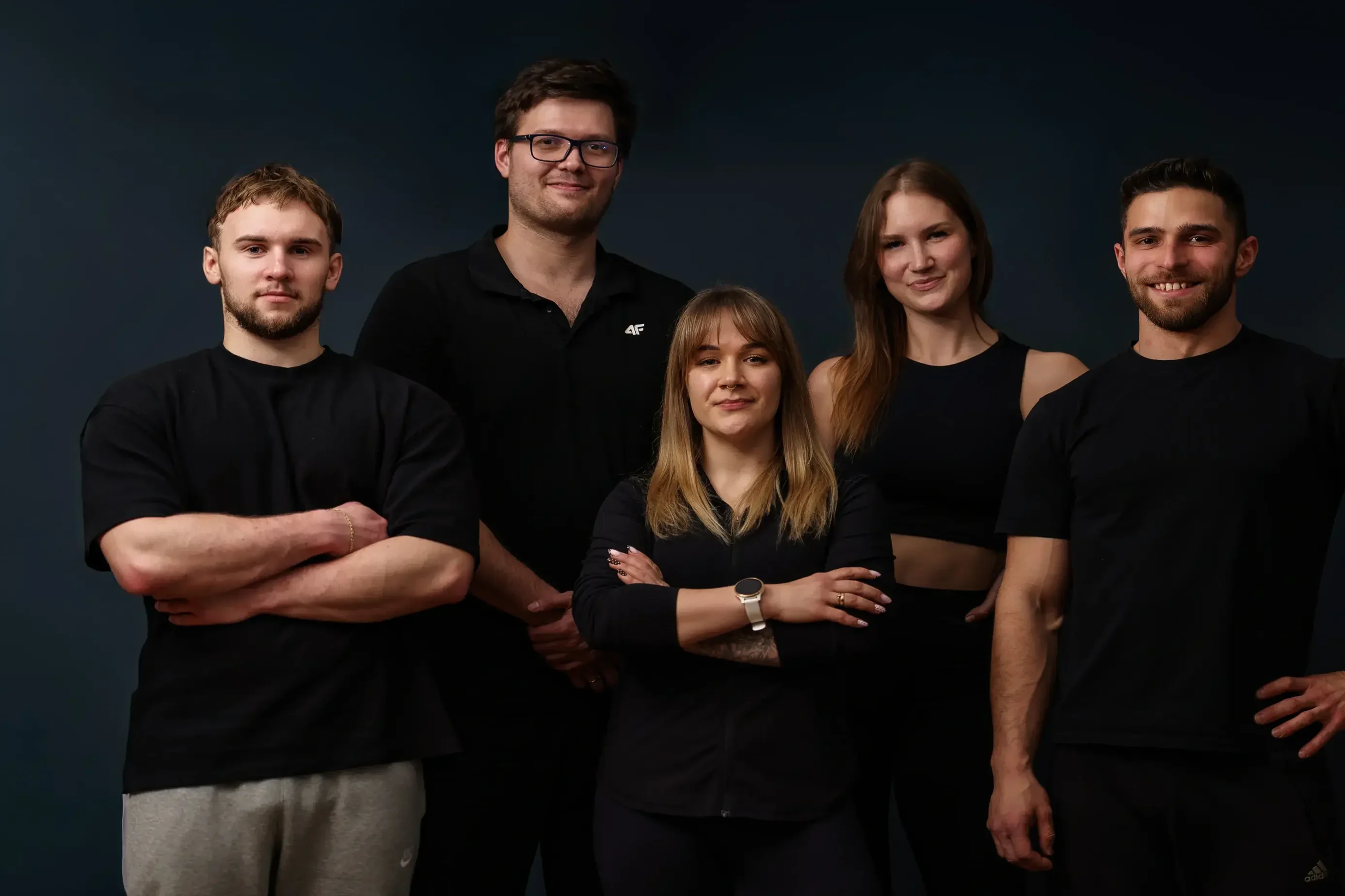 Trener personalny Kraków – zespół trenerów w studio treningowym